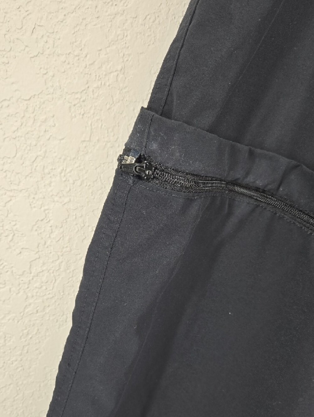 Women’s Black Straight-Leg Cargo Pants with Zip-Off Legs - Picture 10 of 13